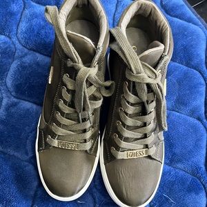 New no box wedge guess sneakers